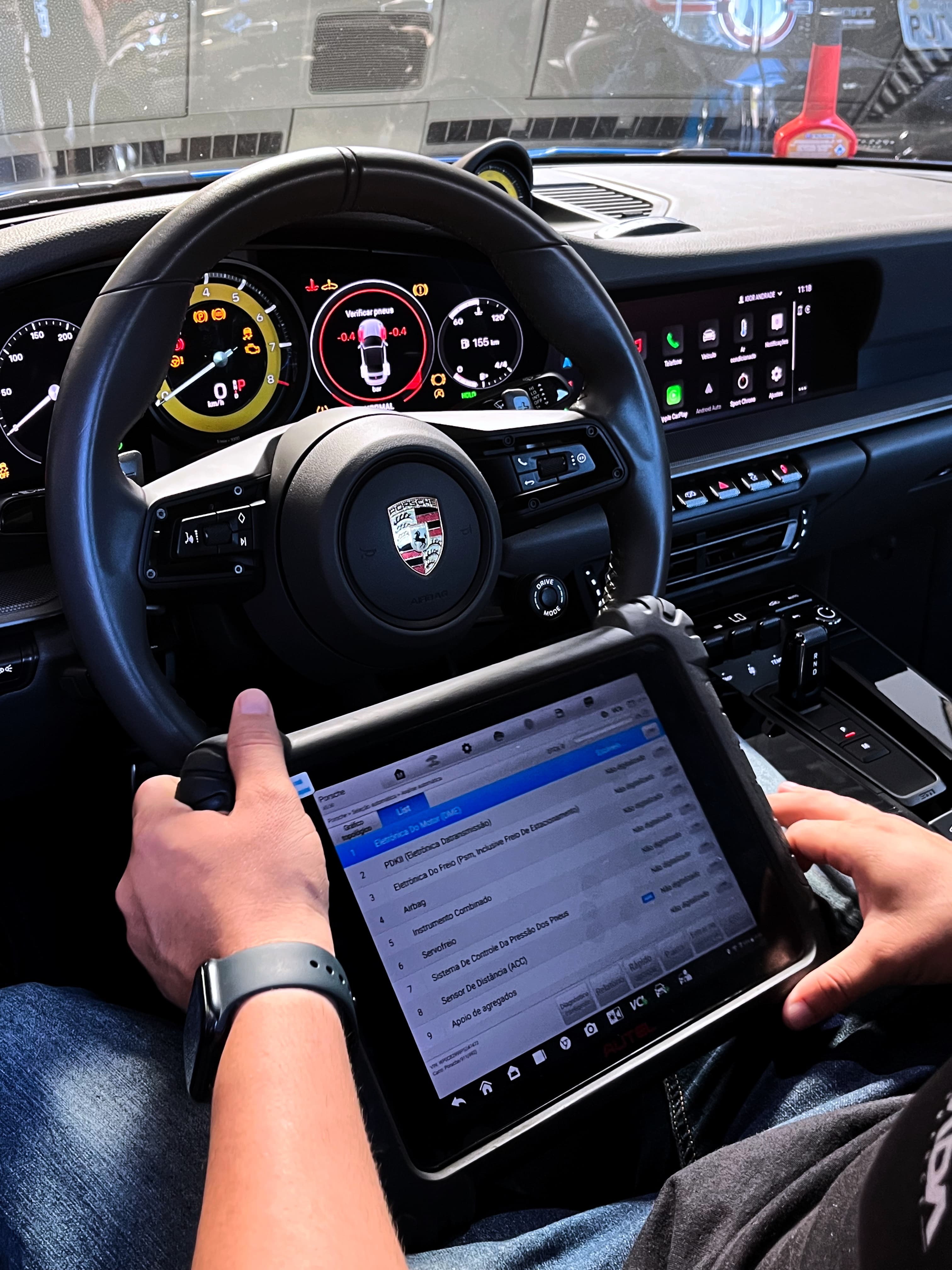 Diagnóstico eletrônico em veículo Porsche