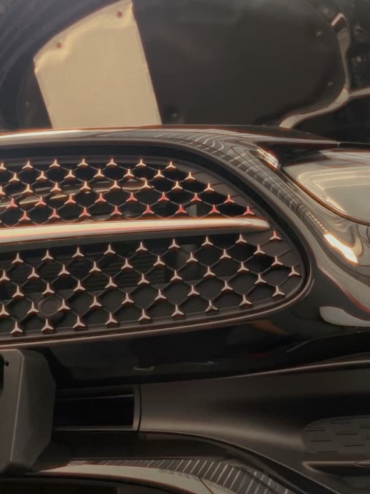 Detalhe automotivo durante preparação